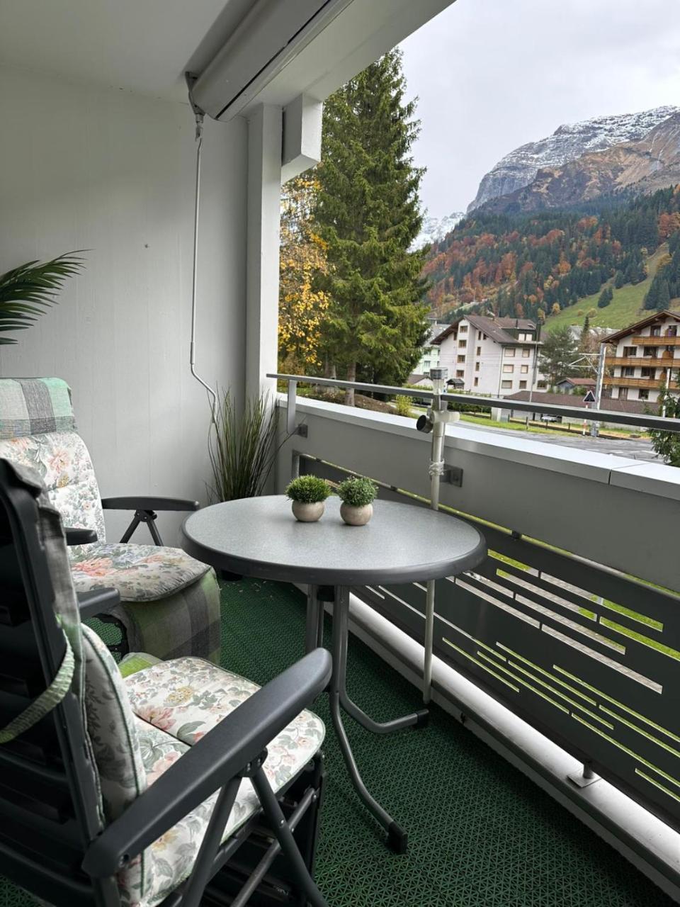 Alpine Hideaway - Cozy Mountainview Studio, Home-Cinema, Free Parking, Ski, Engelberg, Luzern – bild 2