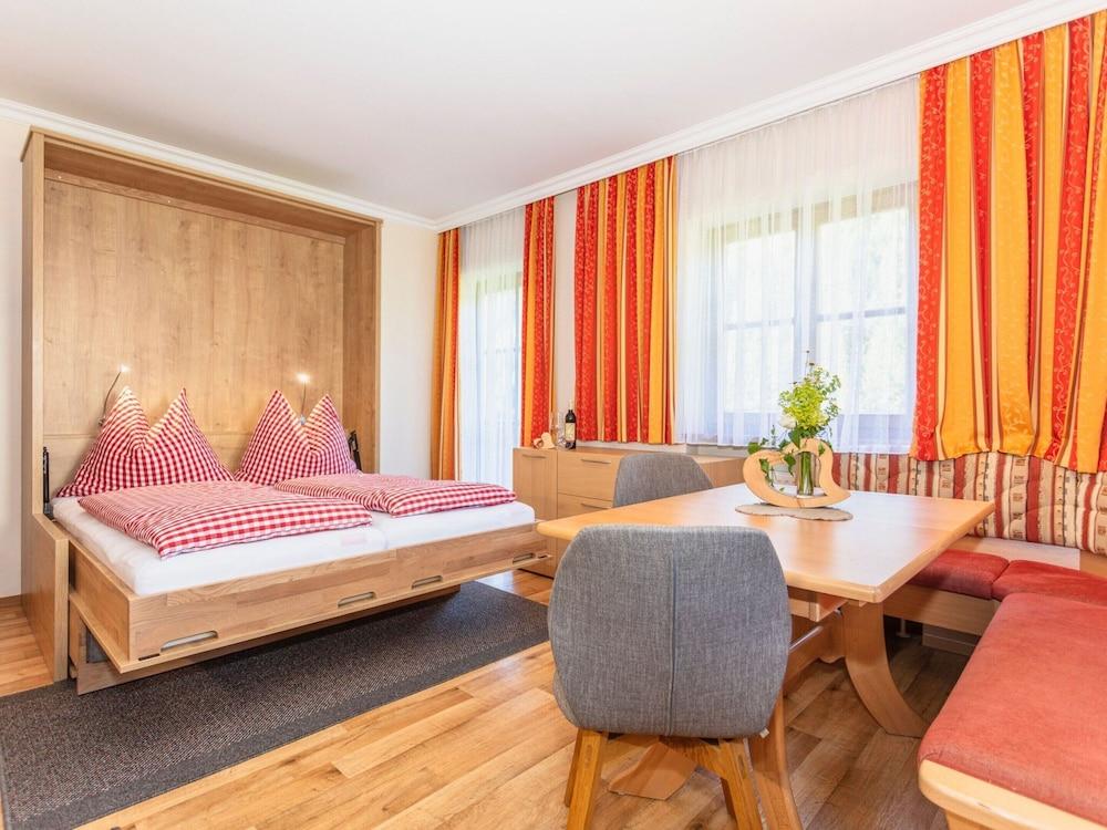 Elegant Apartment Near the Ski Bus - billede 1