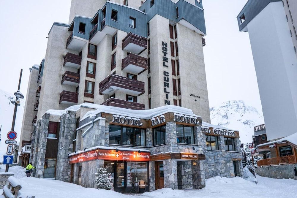 Curling Hotel & Bar