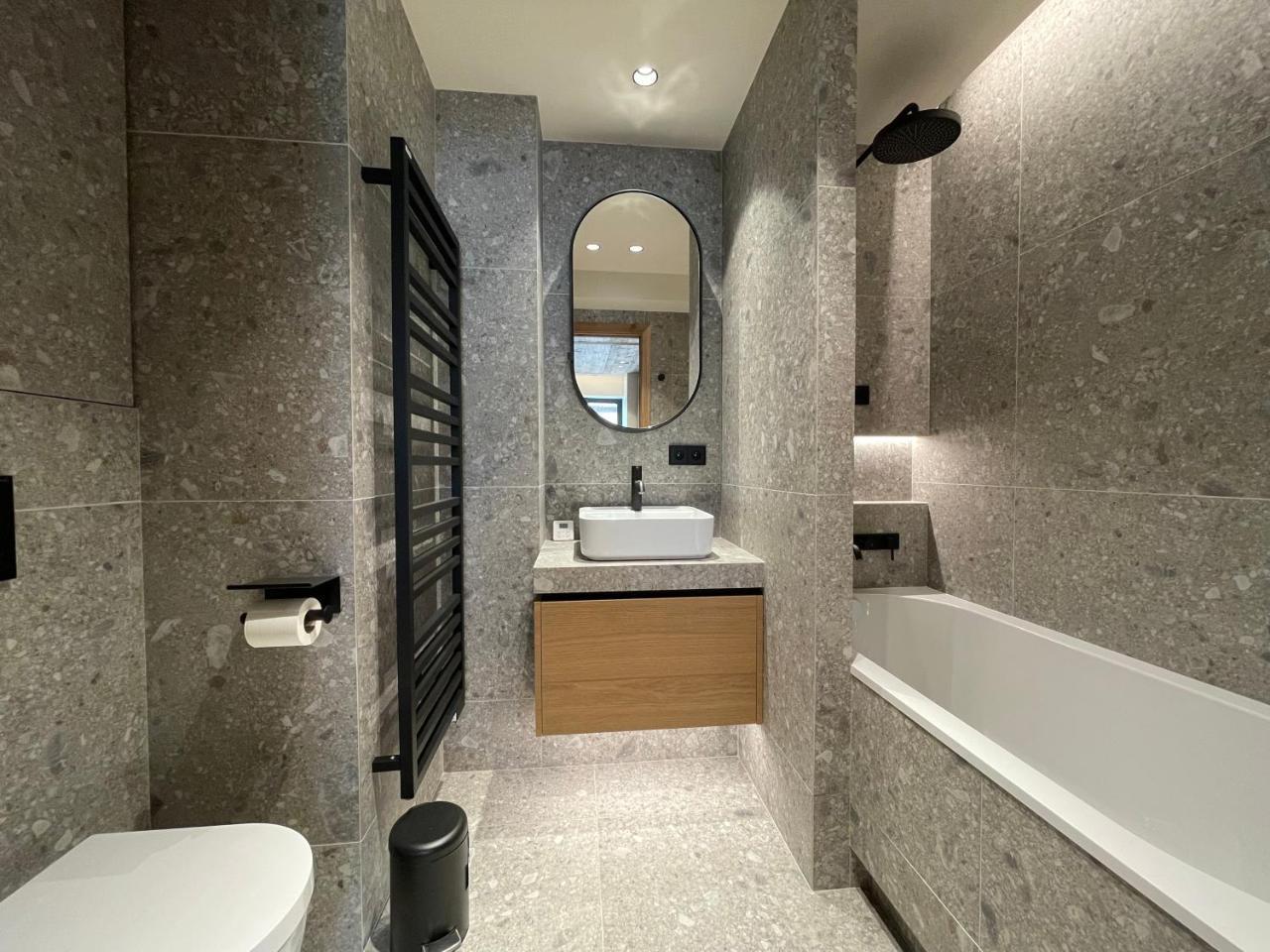 Homency - Chalet White Stone Neige Et Soleil - billede 4