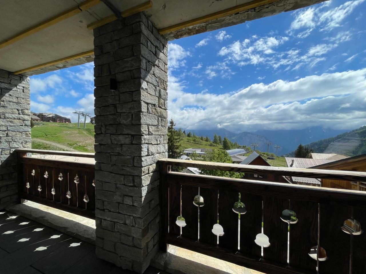 Homency - Chalet White Stone Neige Et Soleil – billede 5