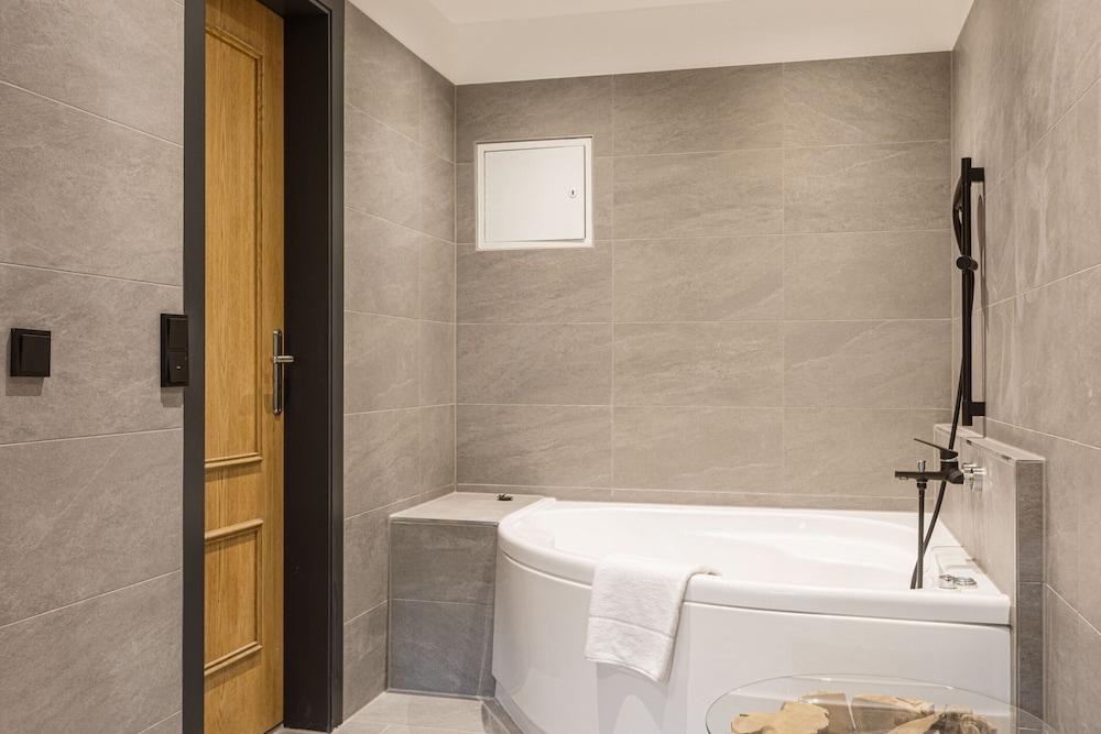 Exclusive Suite in the Ski Area – billede 5