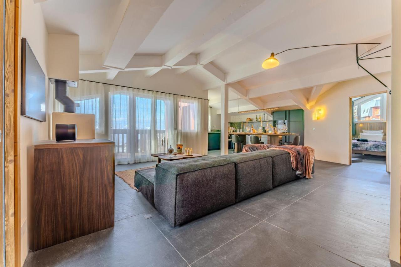 Luxury Penthouse with Mountain View & Fireplace - billede 1