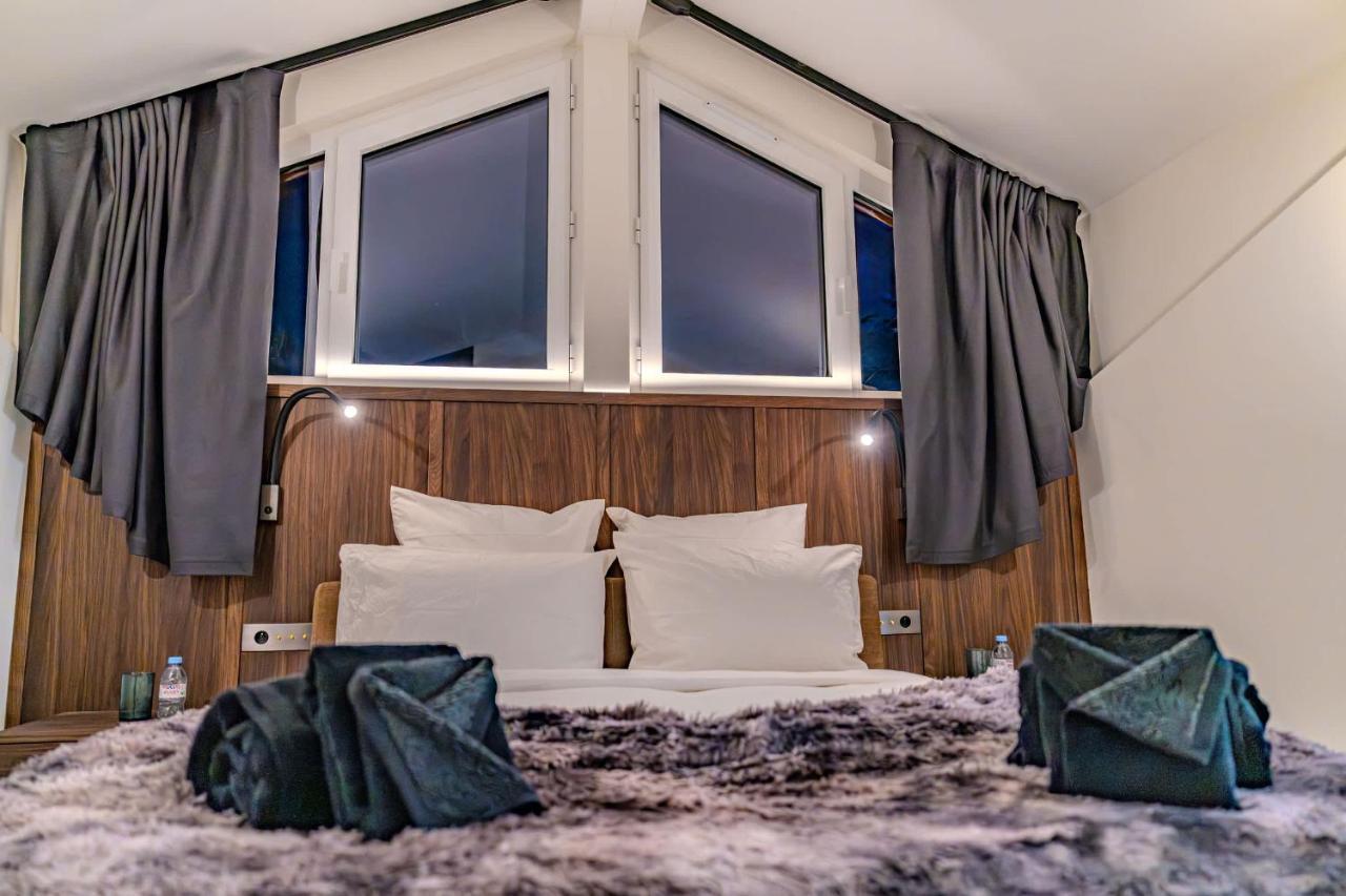 Luxury Penthouse with Mountain View & Fireplace - billede 3