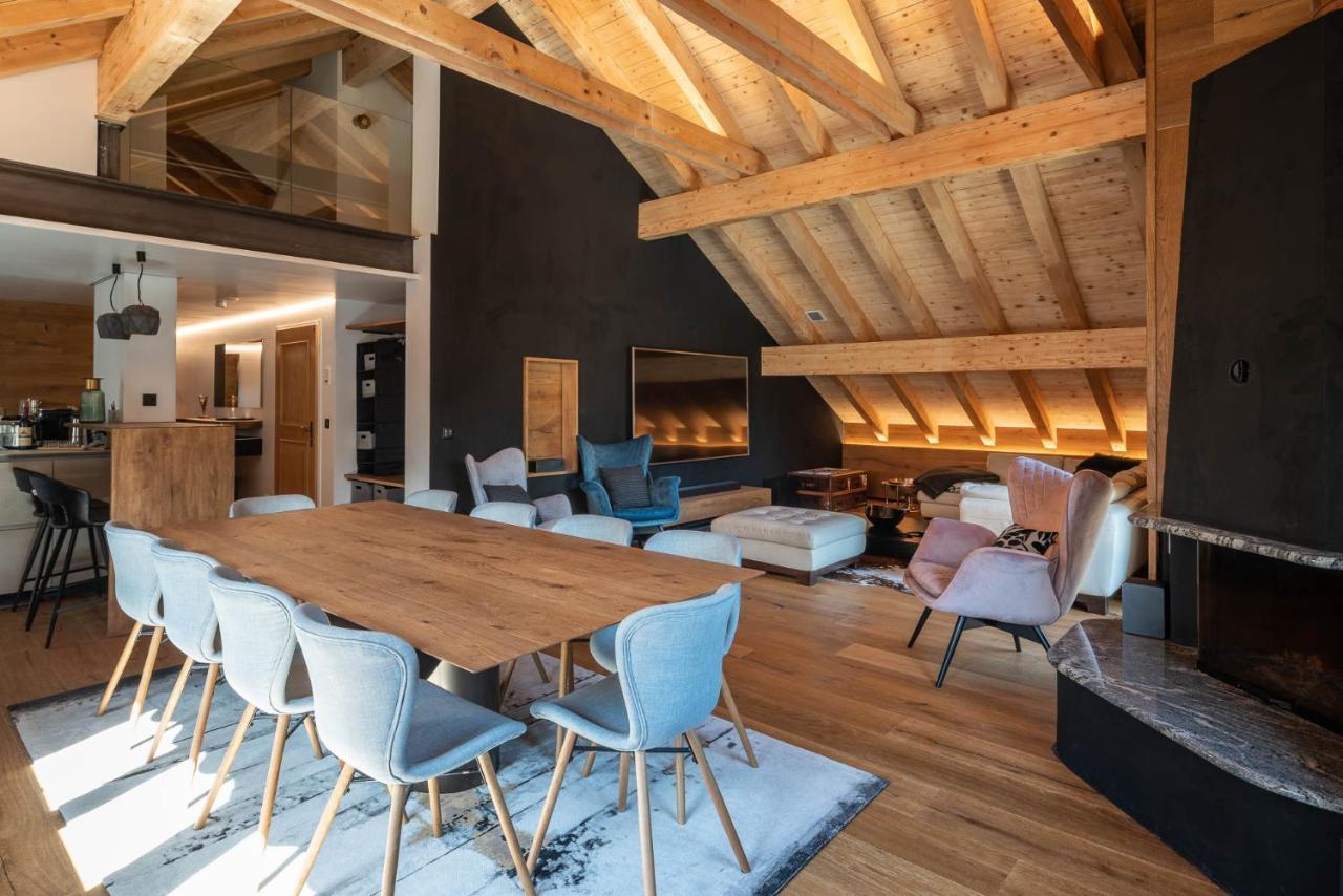 Central, Luxury, Chalet-Style Penthouse Apartment – bild 1