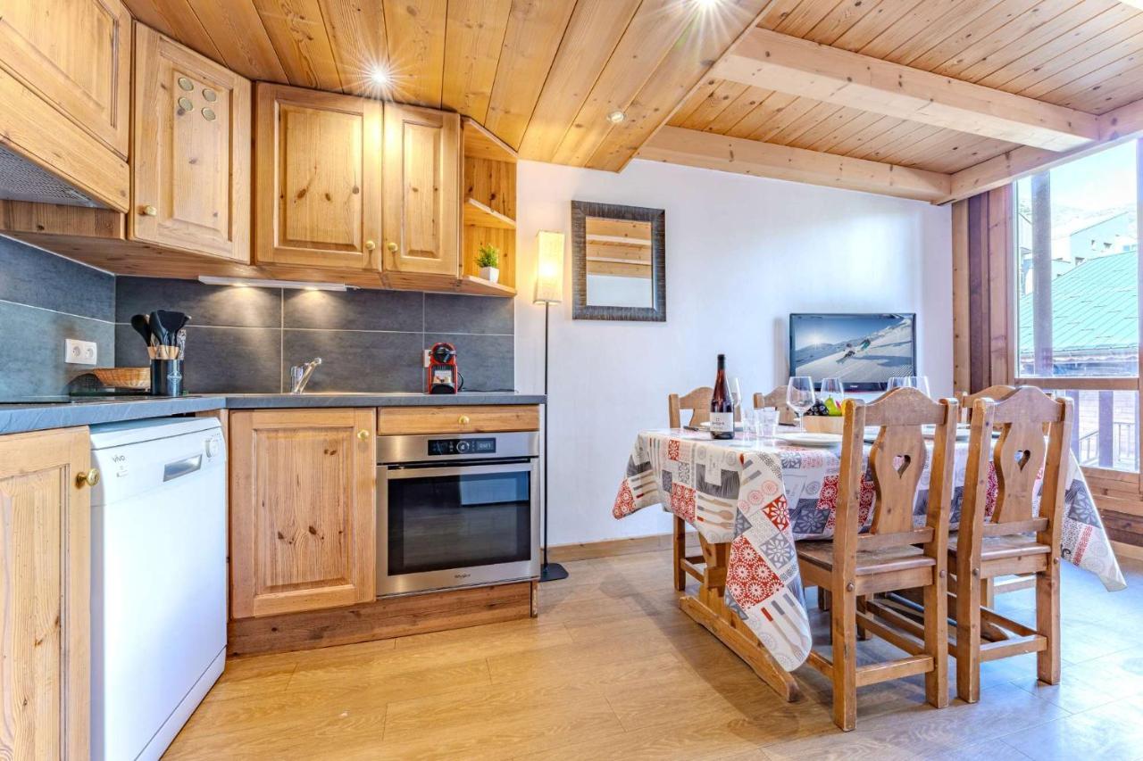 Cozy Mountain Apartment - Ski-In Ski-Out Access, Balcony & Parking - Residence Le Silveralp - billede 1
