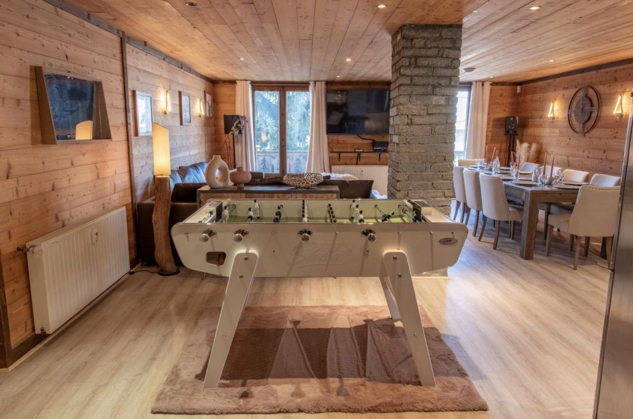 Chalet Magique - Luxury Catered Chalet - 4 En-Suite Bedrooms - Sauna - Private Home Cinema - Ideal Location in Center of Alpe D'huez - 10 People - billede 1