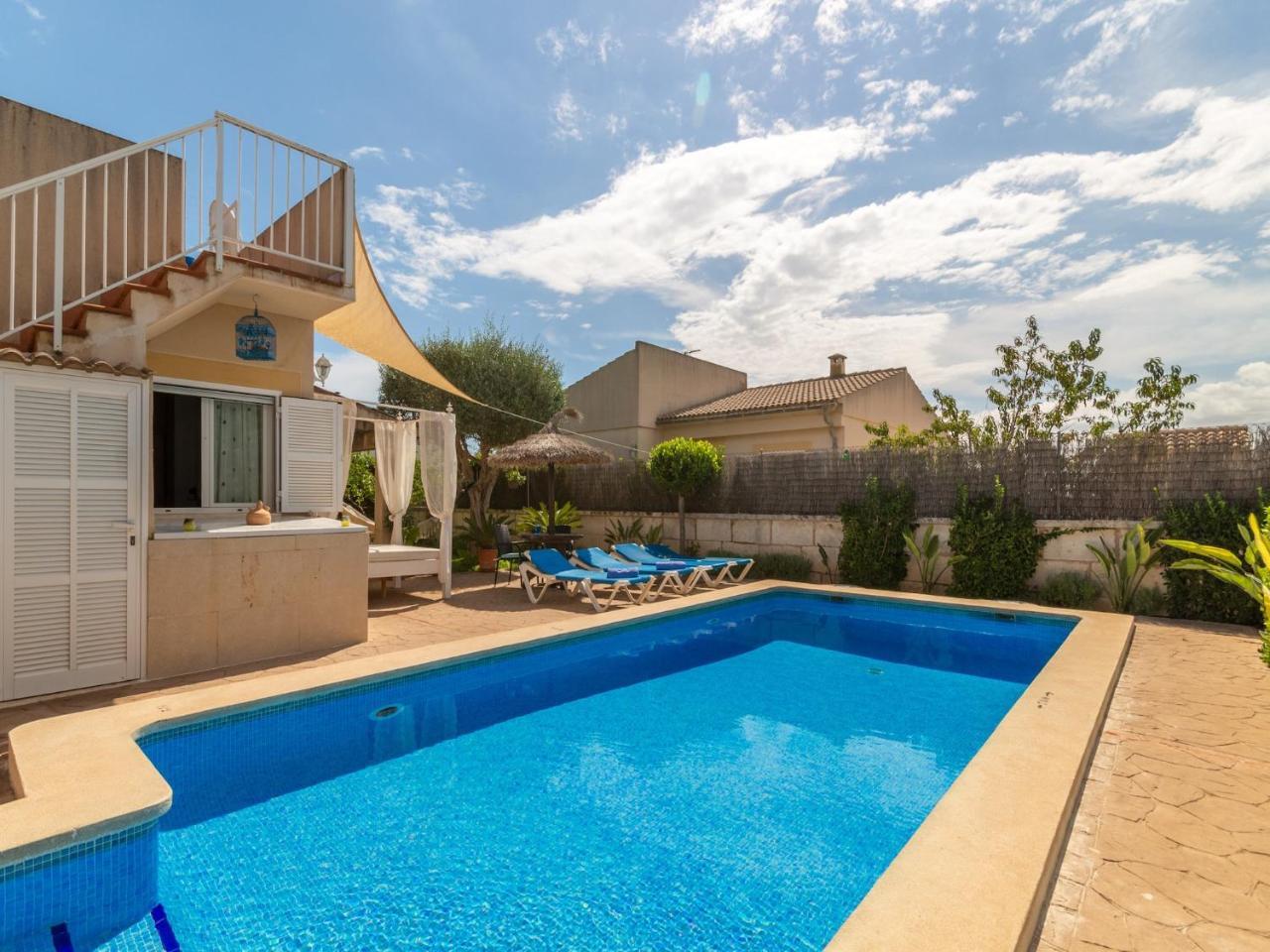Can Content Villa with Pool & Garden - billede 1