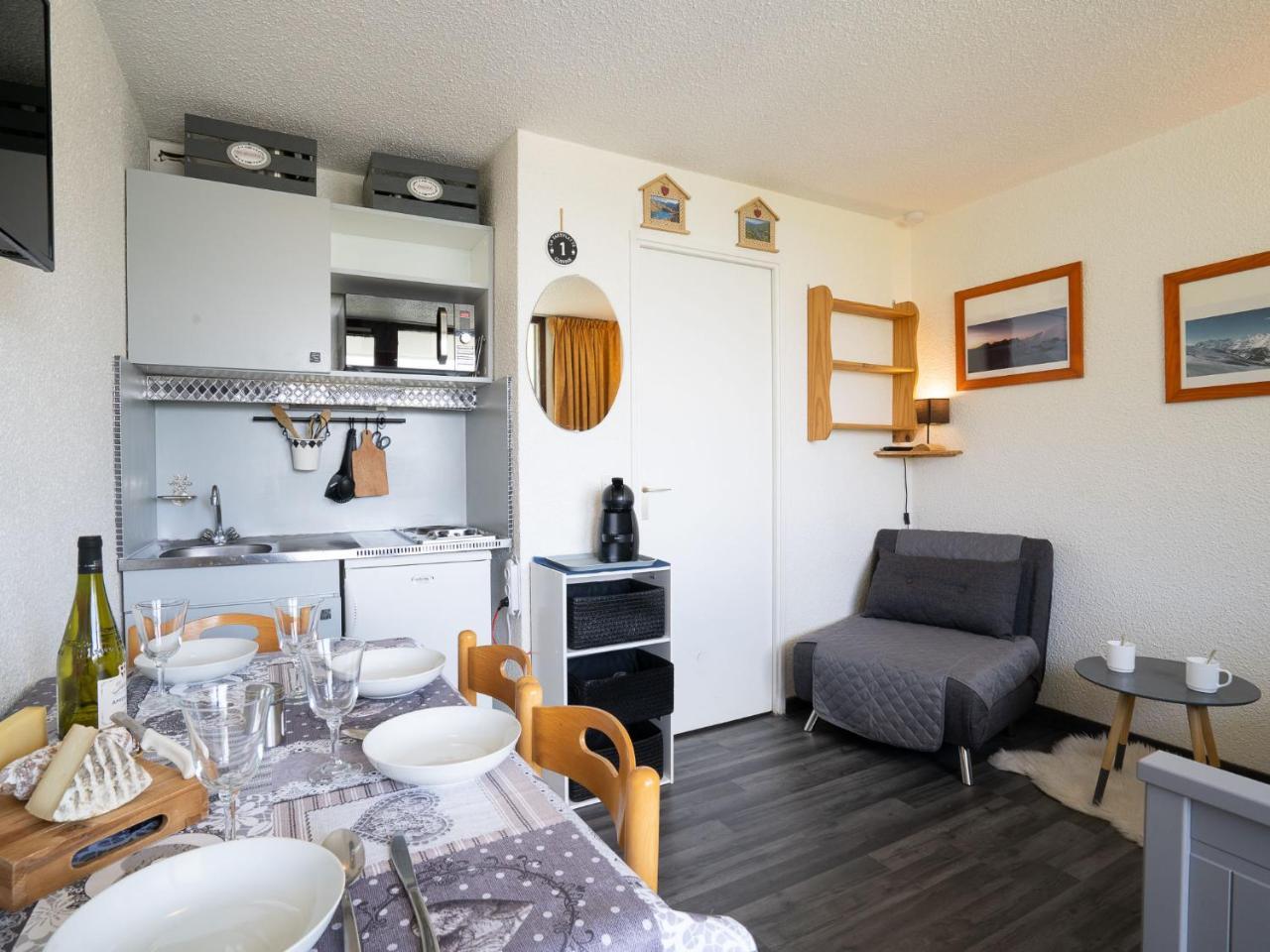 Studio Median 422 by Interhome