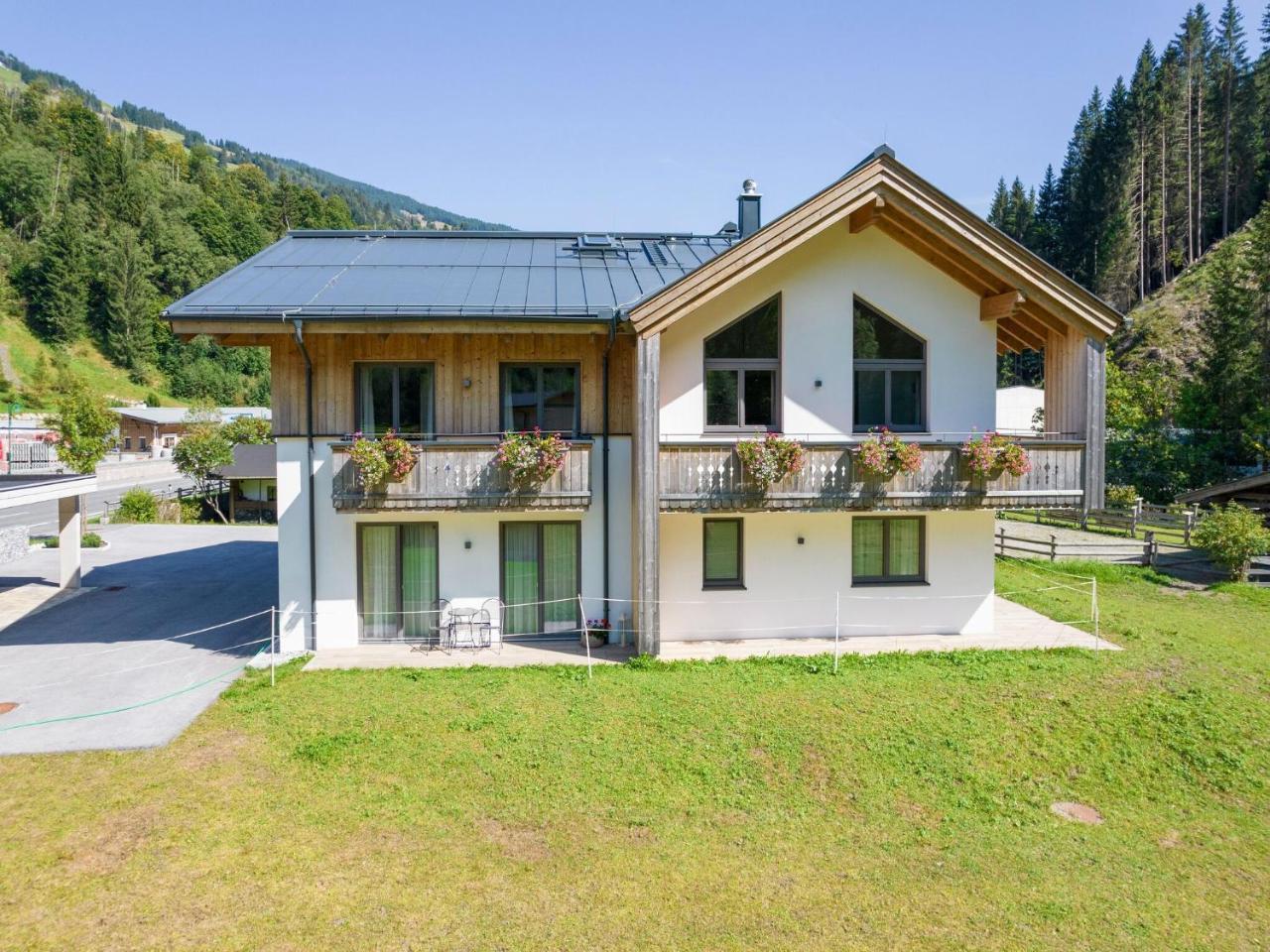 Chalet in Saalbach Near Ski Slopes – billede 1