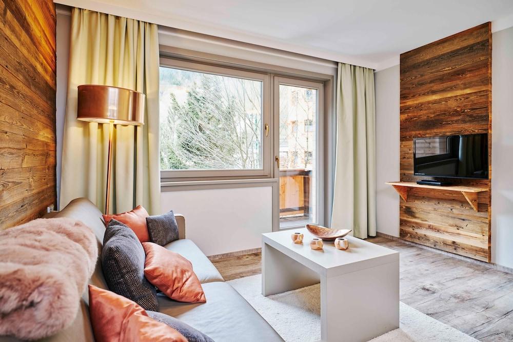 Modern Suite Directly on the Ski Slope - billede 1