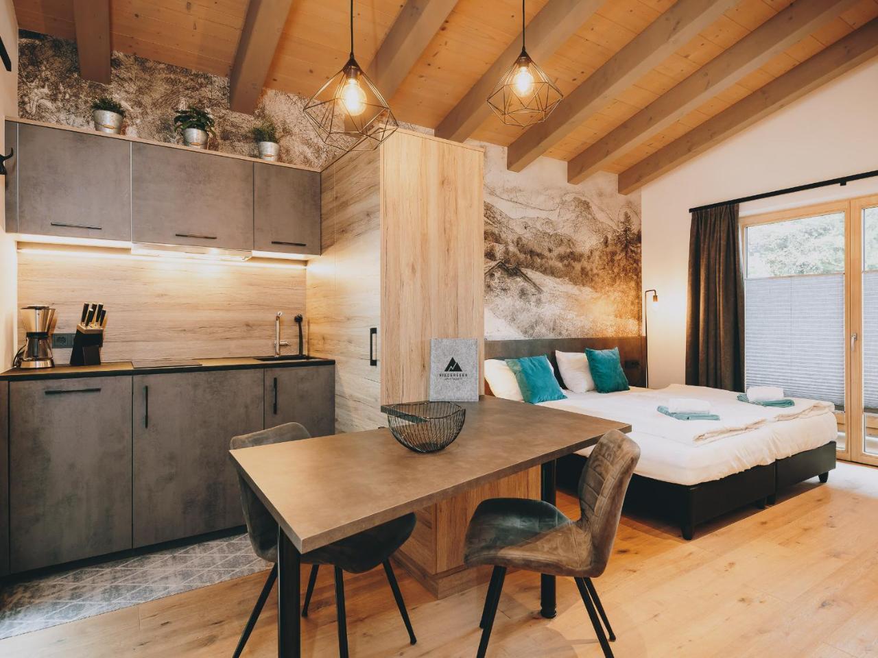 Studio Niederseer by We Rent, Jokercard Included – billede 2