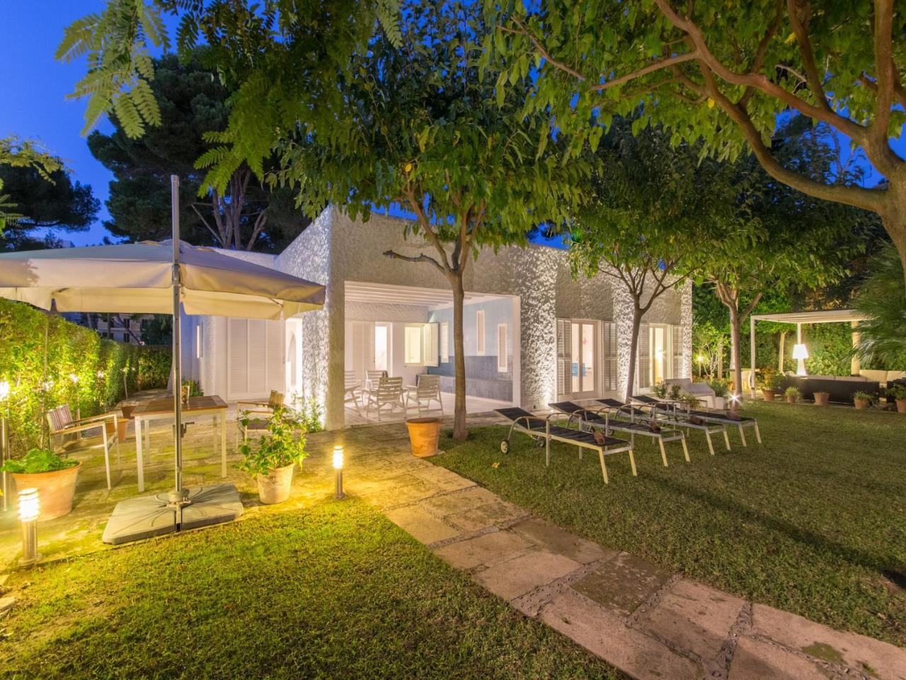 Elegant Beachside Can Catlar Villa - billede 1
