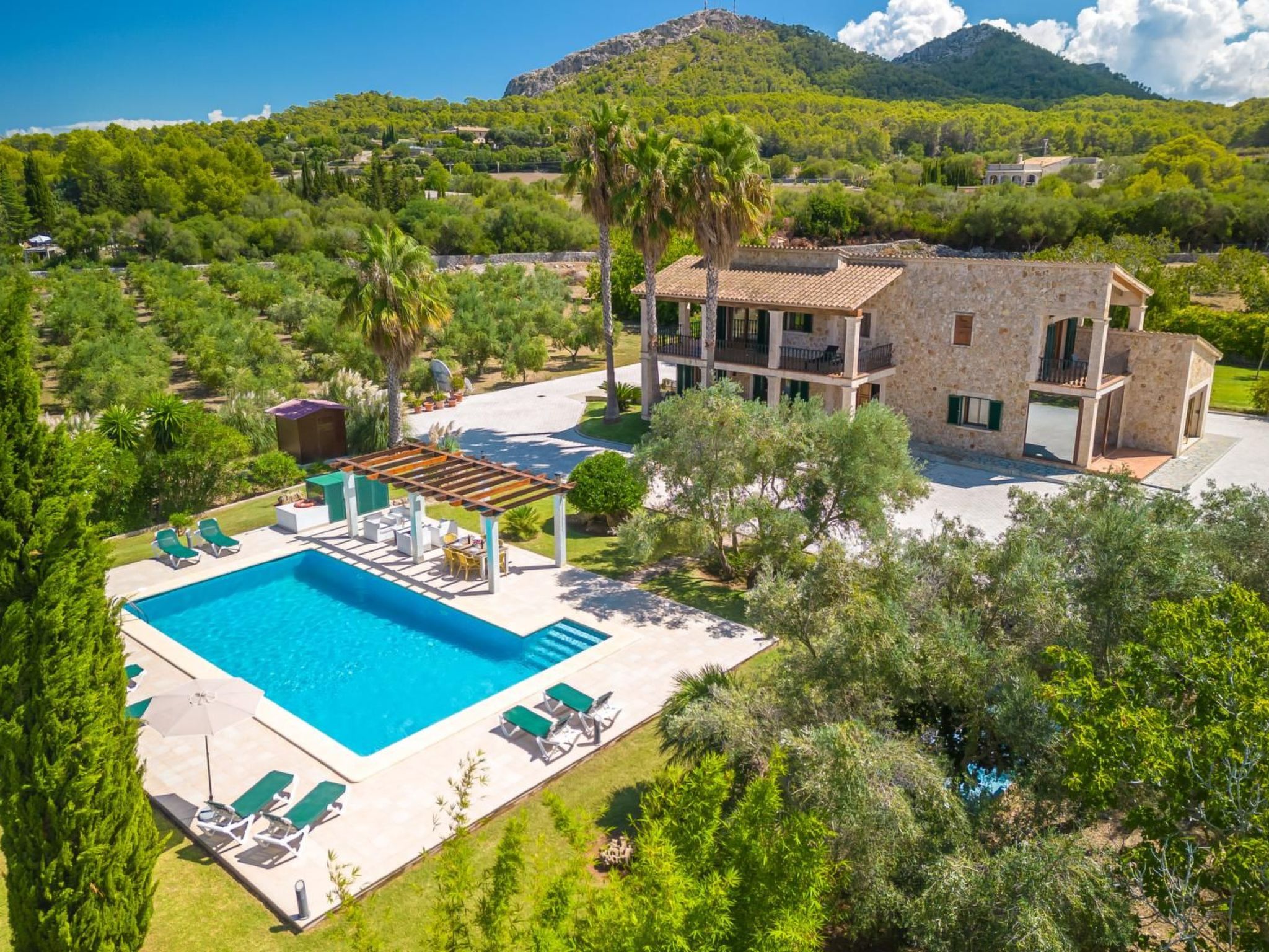 Schönes Landhaus mit Pool für 10 Personen in Str
