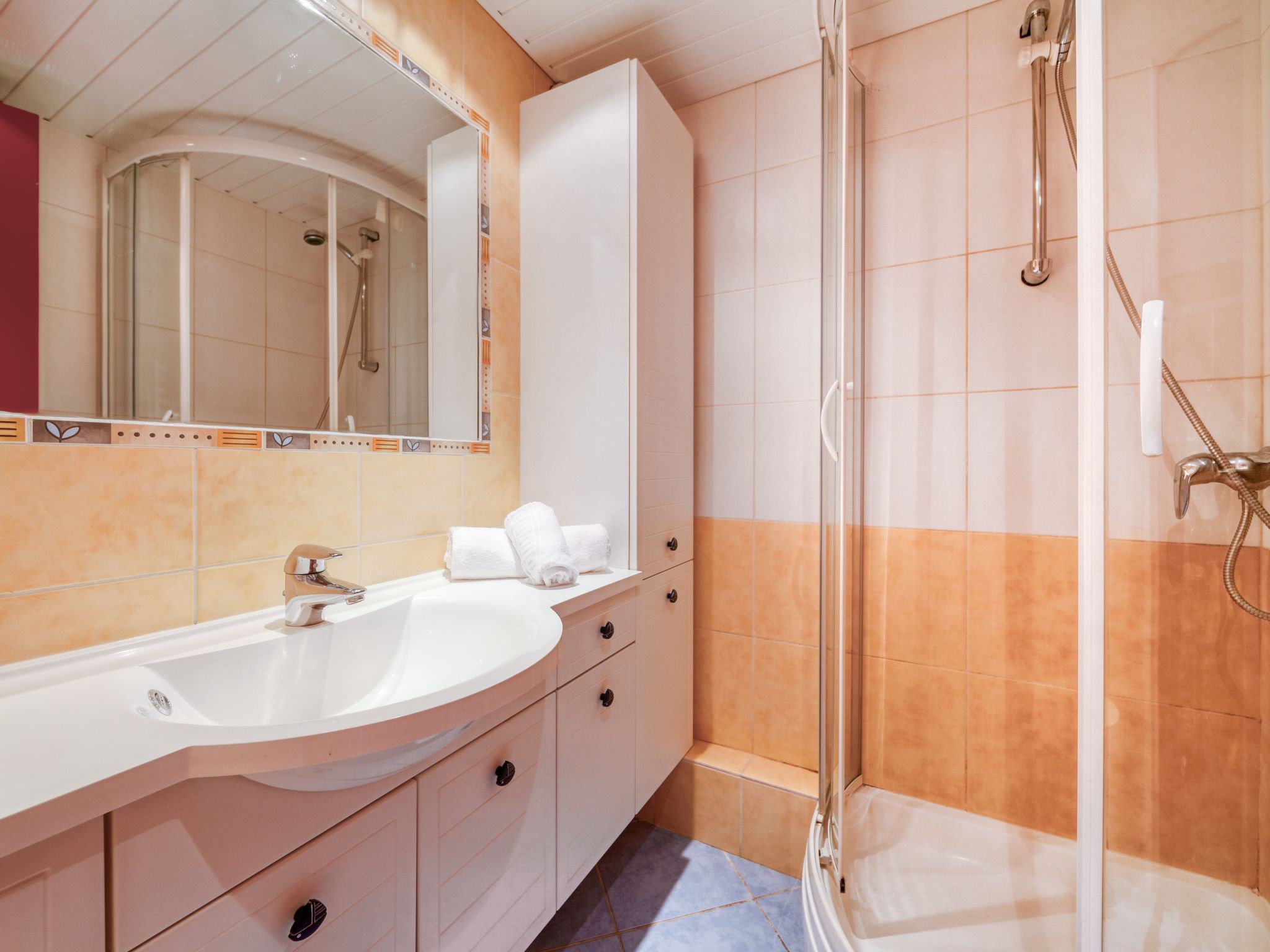 Home Club (Lavachet) - billede 3
