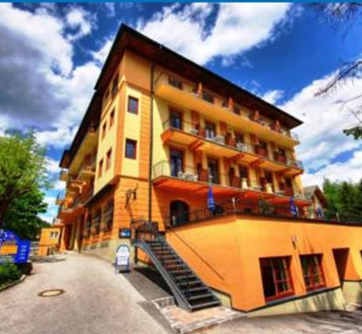 Quadruple Room (Bedroom#1: 1 sofa bed and 1 large bed) - Free WiFi – Thermenhotel Krone