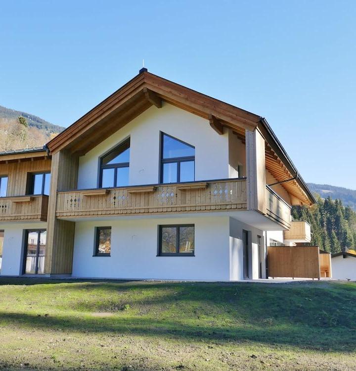 Chalet (1 Twin Bunk Bed, 1 Double Sofa Bed, 2 Twin Beds, 2 Large Twin Beds and 1 Twin Murphy Bed) – Chalet with Sauna And Jokercard in Summer