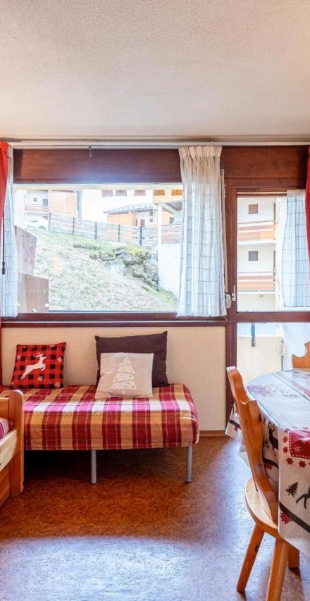 Superior One-Bedroom Apartment with Balcony (1 sofa bed and 1 Futon Mat) – Appartement Au Pied Des Pistes