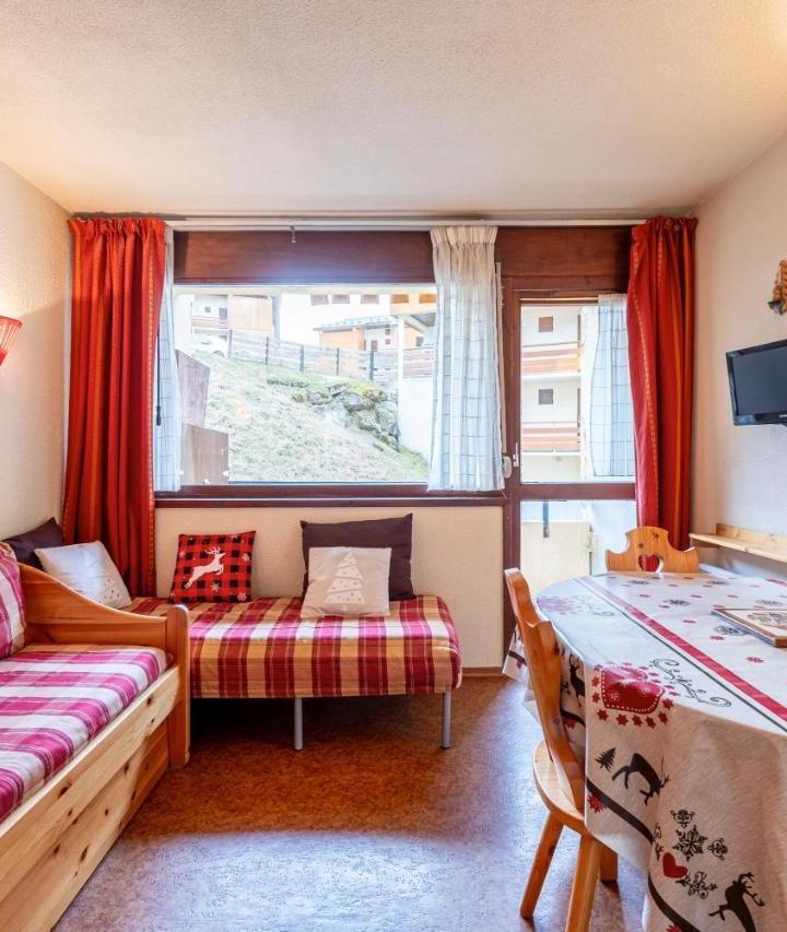 Superior One-Bedroom Apartment with Balcony (1 sofa bed and 1 Futon Mat) – Appartement Au Pied Des Pistes