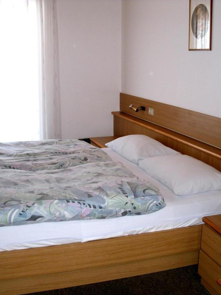 Two-Bedroom Apartment (1 large bed) - Free WiFi – Appartamenti Cesa Col de Pin