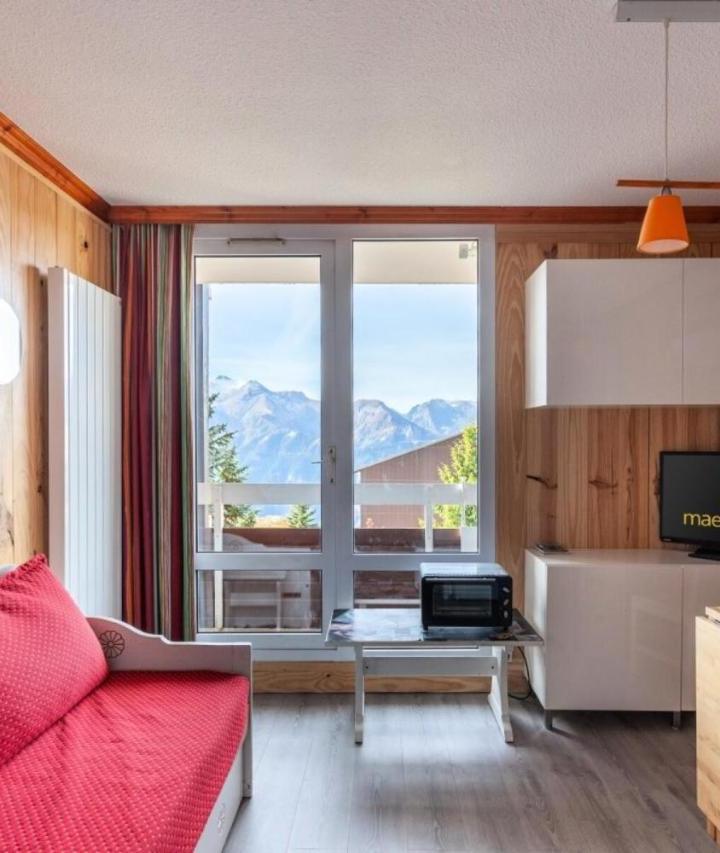 Appartement (Bedroom#1: 1 double bed, Bedroom#2: 1 large bed) – Residence Les Horizons D'huez - Maeva Home - Appartement Vue Montagne 2 Pieces + Coin Cabine 5 Personnes - Selection Mae-2698