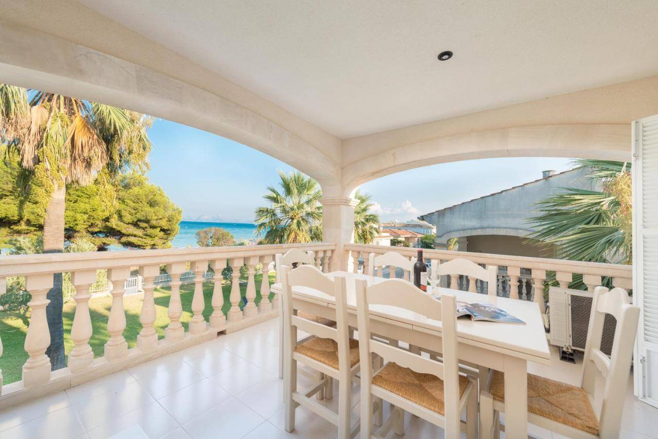 Holiday Apartament with Direct Access To the Beach in Alcudia, Alcúdia