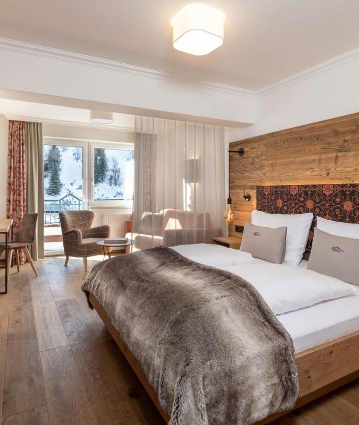 Basic Double Room, Non Smoking (1 King Bed) – Hotel Obertauern & Hotel Zehnerkar