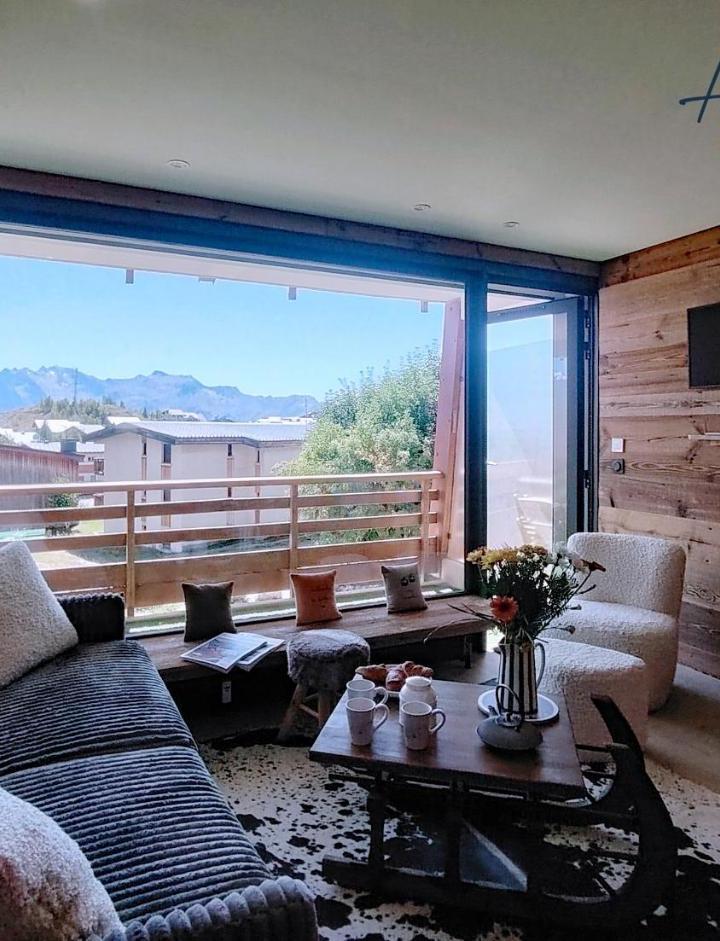 One-Bedroom Apartment with View (1 double bed) – Homency - Residence Les Gemeaux E2