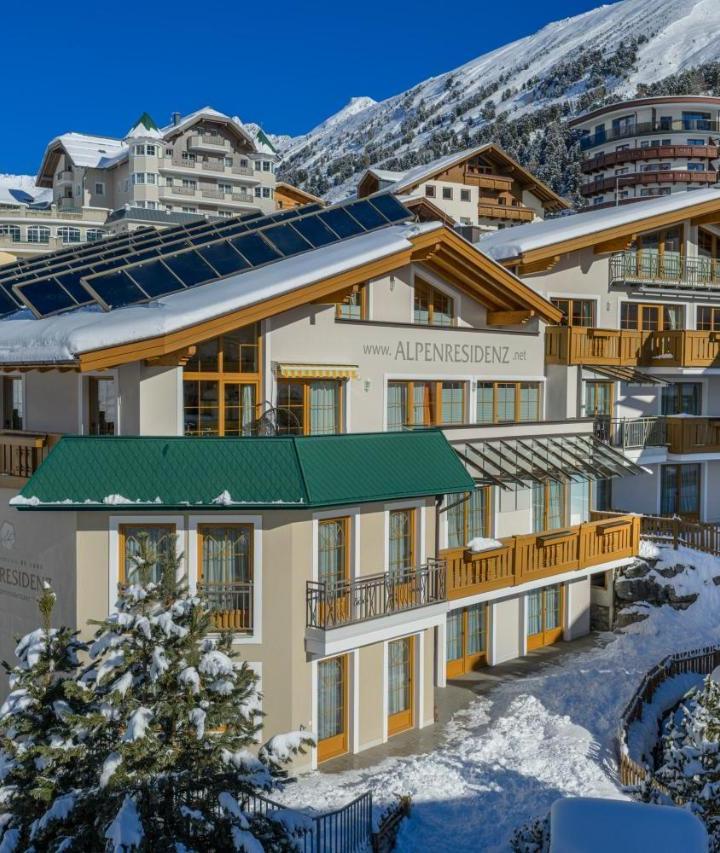 Superior Two-Bedroom Apartment (Bedroom#1: 1 extra-large double bed and 2 sofa beds, Bedroom#2: 1 extra-large double bed) - Free WiFi – Alpenresidenz Zimmer & Aparts