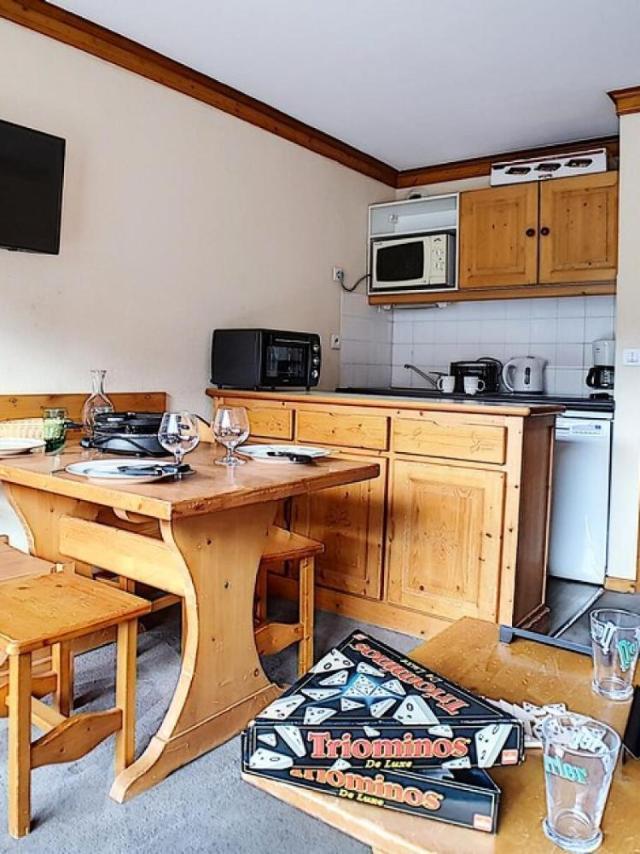 Residence Valmonts a - Appartement Standard · Depart Ski Aux Pieds · Balcon Mae-2414