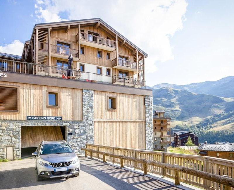 Apartment in Les Menuires with SPA & Ski Access