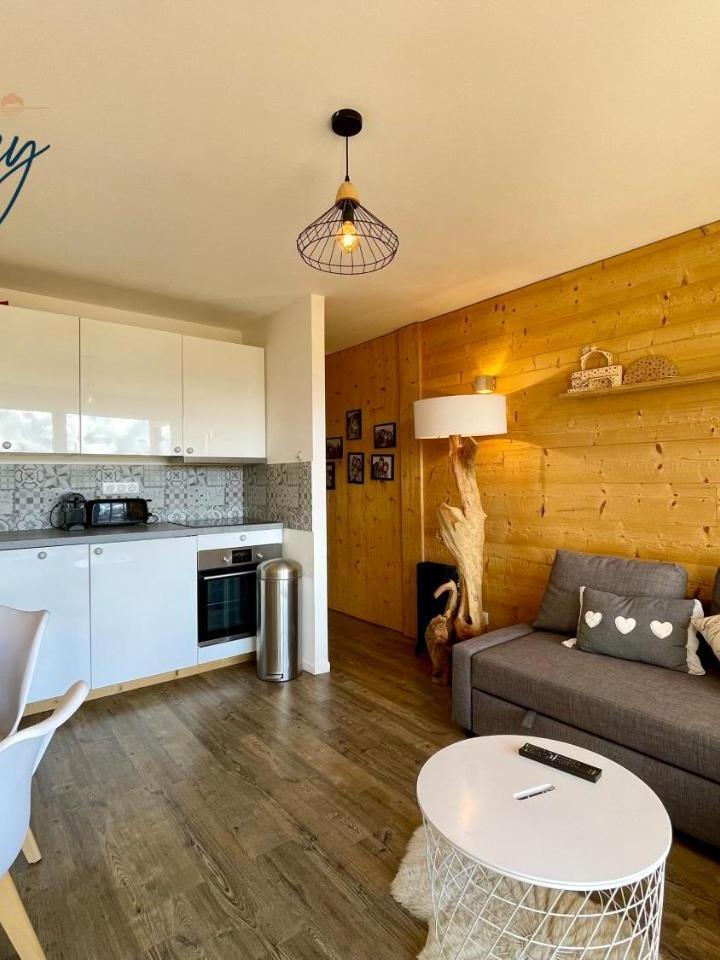 One-Bedroom Apartment with Balcony – Homency - Residence Les Gemeaux I3