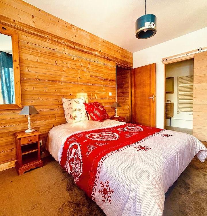 Comfort Chalet, Mountain View (2 Queen Beds and 2 Twin Bunk Beds) – Chalet Alpe One 1850 M - Alpe D'huez