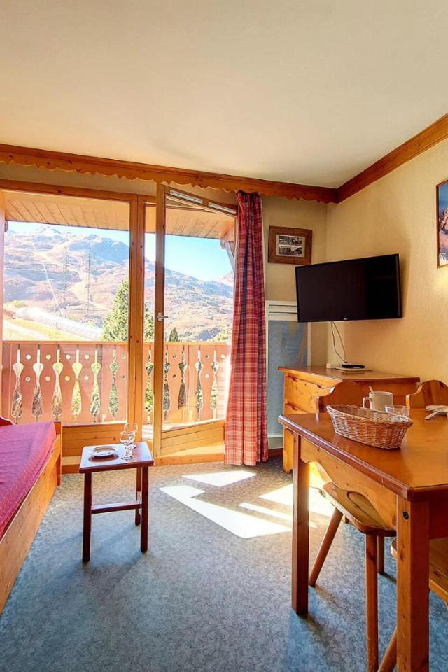 Residence Valmonts a - Appartement Standard · Depart Ski Aux Pieds · Balcon Mae-2624