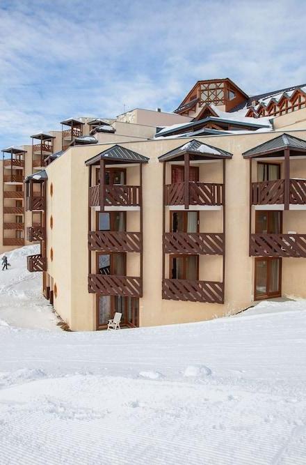 Apartment 5 people - 1 bedroom (1 Double Bed, 2 Twin Sofa Beds and 1 Twin Murphy Bed) – Temples du Soleil by Pierre & Vacances