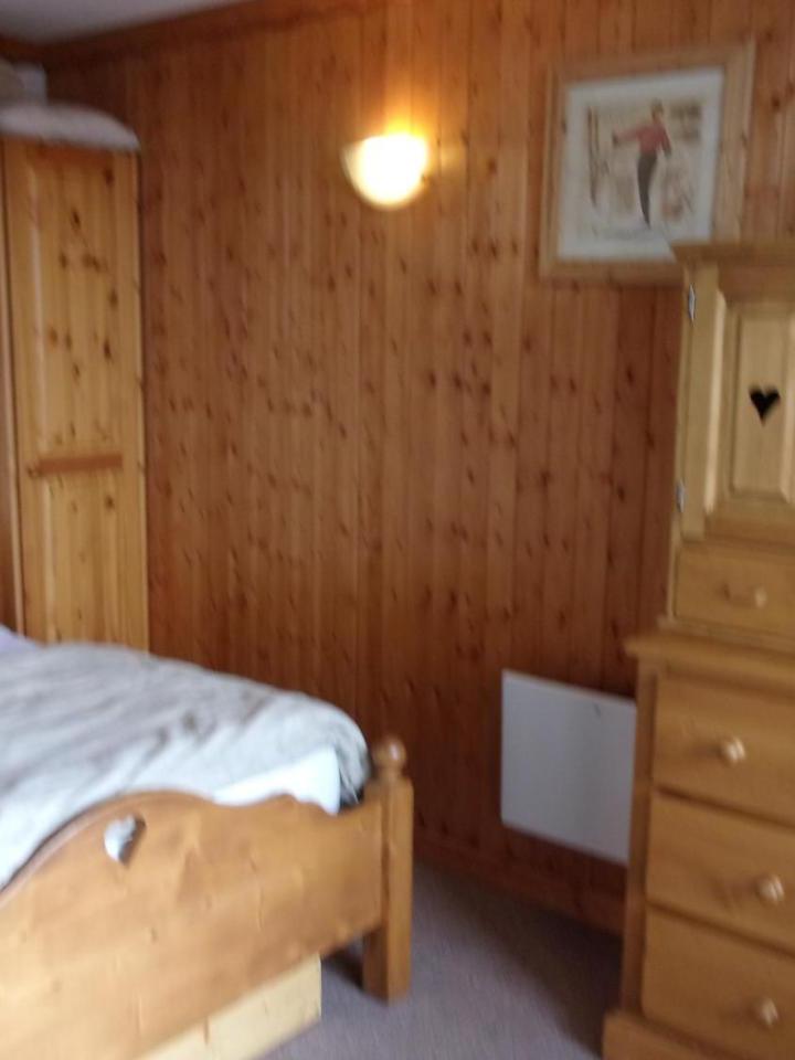 Two-Bedroom Apartment with Balcony (2 single beds) – La Villaret