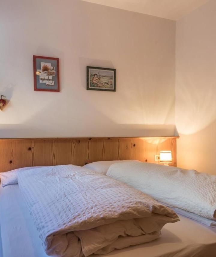 One-Bedroom Apartment with Garden View (1 single bed and 1 large bed) - Free WiFi – Casa Lorenz 2