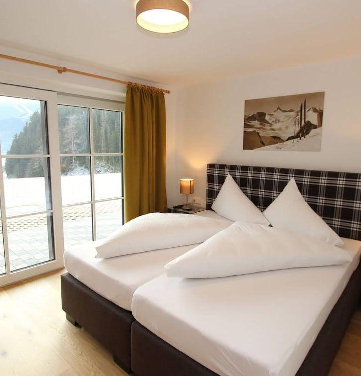 Comfort Chalet, Multiple Bedrooms (5 Twin Bunk Beds and 6 Large Twin Beds) – Moderne Chalet med Sauna i Saalbach-Hinterglemm