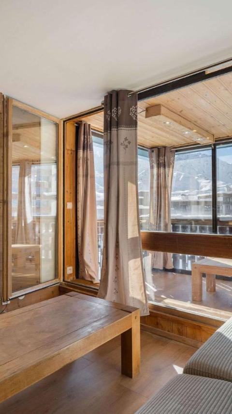 Ski in And Out Bright Alpine Flat with Mountain View – Val Thorens