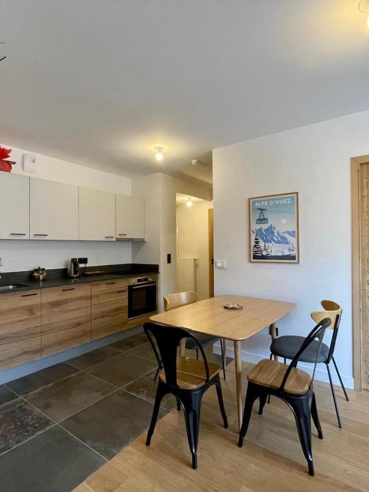 Superior Apartment (1 large bed) - Free WiFi – Homency - Residence Fermes de L'alpe C101