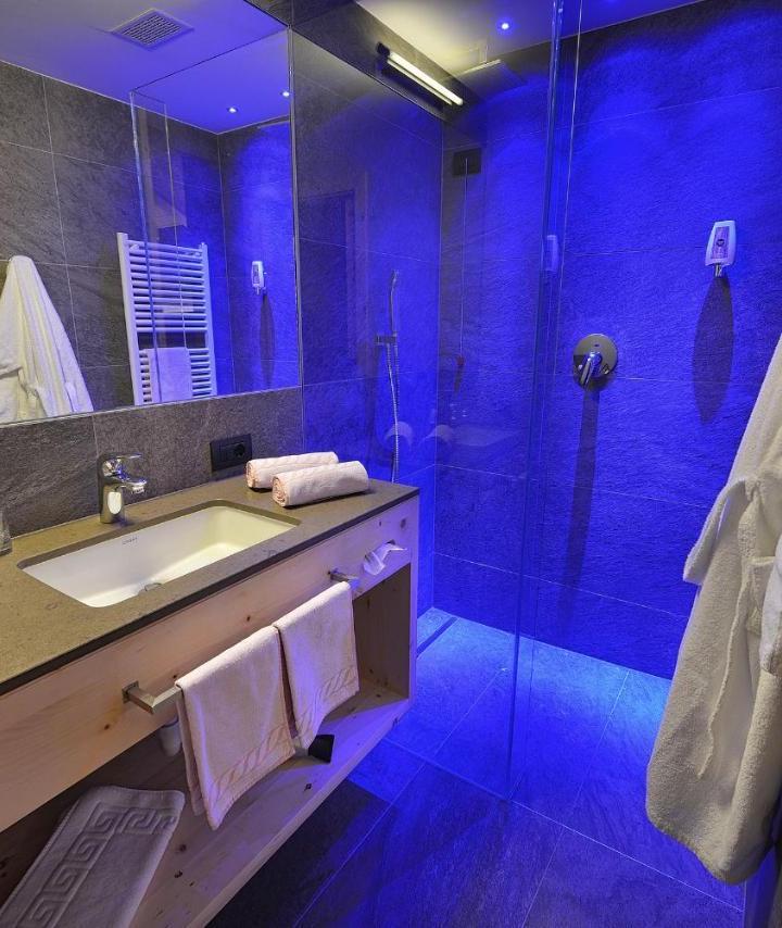 Junior Suite with Balcony (1 large bed) - Free WiFi – Hotel Roberta Alpine Adults Only
