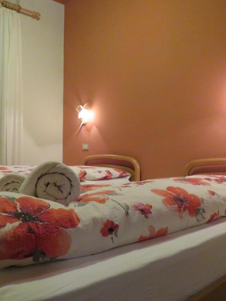 Apartment - Ground Floor (2 single beds) - Free WiFi – Giglio Della Montagna