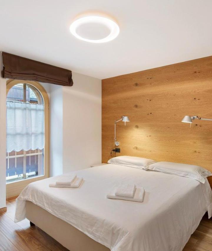 Two-Bedroom Deluxe Apartment with Balcony (1 large bed) - Free WiFi – Baita Filomena by Alpenwhite