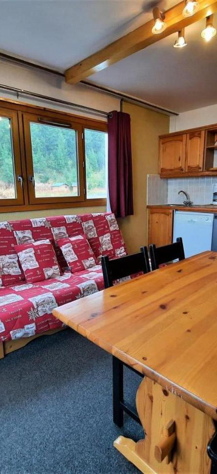 Apartment (5 Adults) (1 double bed, Bedroom#1: 1 bunk bed, Bedroom#2: 1 double bed) – Appartement Ski Aux Pieds 5 Pers, Animaux Admis - Fr-1-452-131