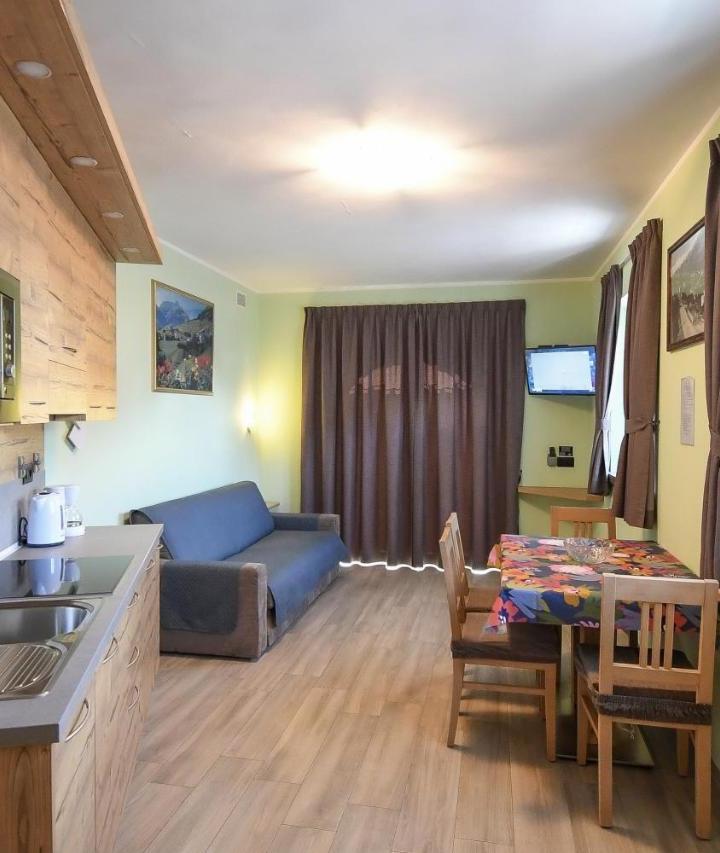 One-Bedroom Apartment (1 large bed) – Chalet Raggio di Sole