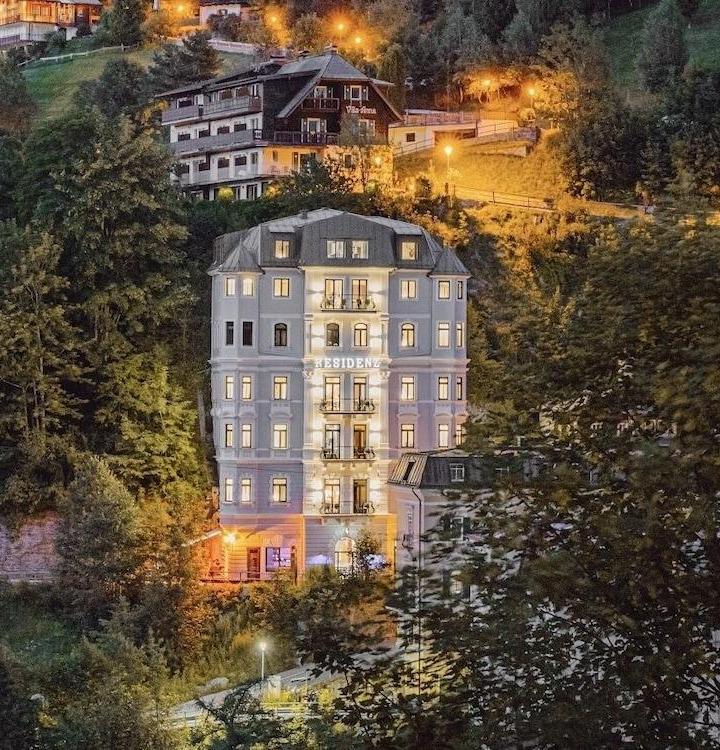 One-Bedroom Deluxe Suite (1 sofa bed, Bedroom#1: 1 large bed) - Free WiFi – Residenz Boutique Suites