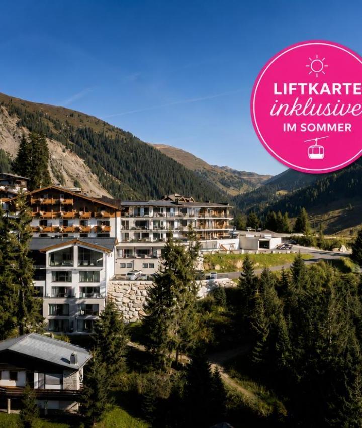 Standard Double Room (1 sofa bed and 1 large bed) - Free WiFi – Ursprung Panorama Hotel