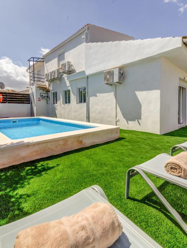 Beach Villa Ribot I by Sealand Villas
