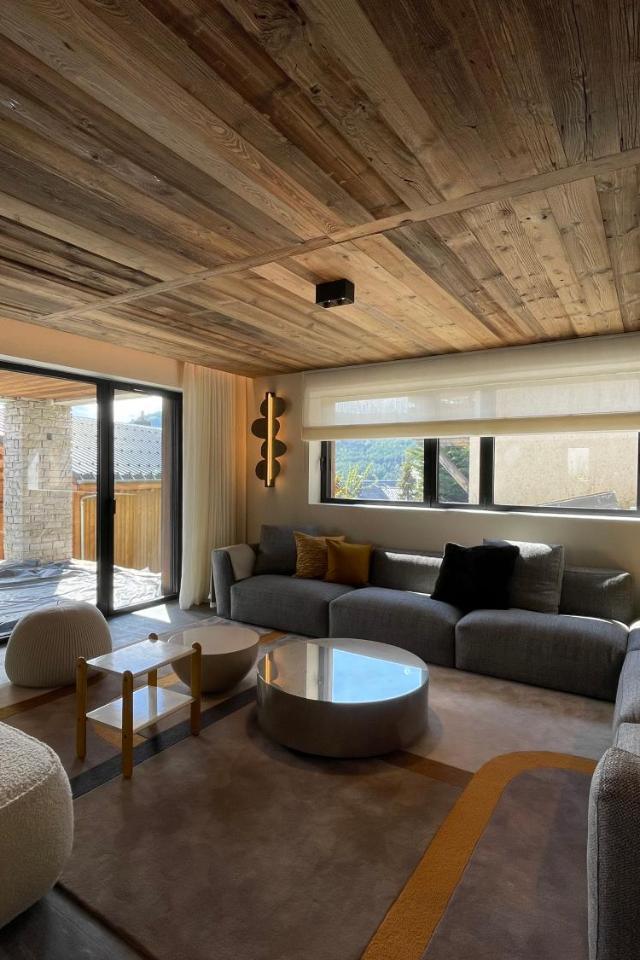 Homency - Chalet White Stone Igloo