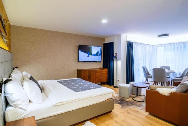 Wunderstay Alpine 203 Chic Studio with Balcony, Mountain And Lake View – billede 10